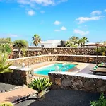 El Caserio De Gueime Con Piscina Climatizada Летний дом