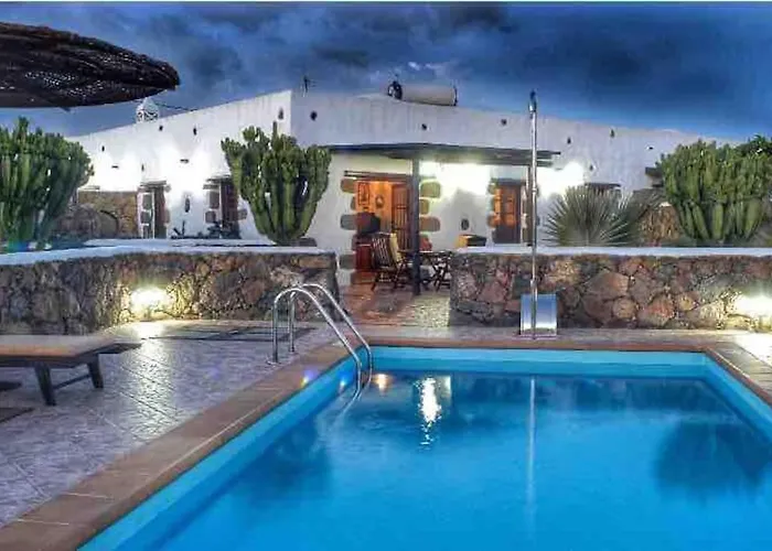 Летний дом El Caserio De Gueime Con Piscina Climatizada Сан-Бартоломе