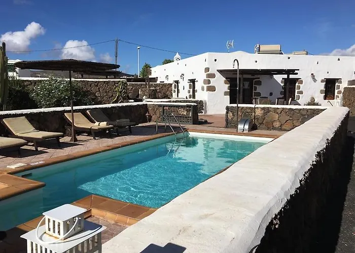 Летний дом El Caserio De Gueime Con Piscina Climatizada Сан-Бартоломе