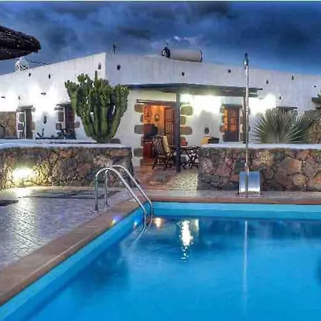 Летний дом El Caserio De Gueime Con Piscina Climatizada Гуйме
