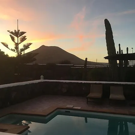 El Caserio De Gueime Con Piscina Climatizada Casa di campagna *